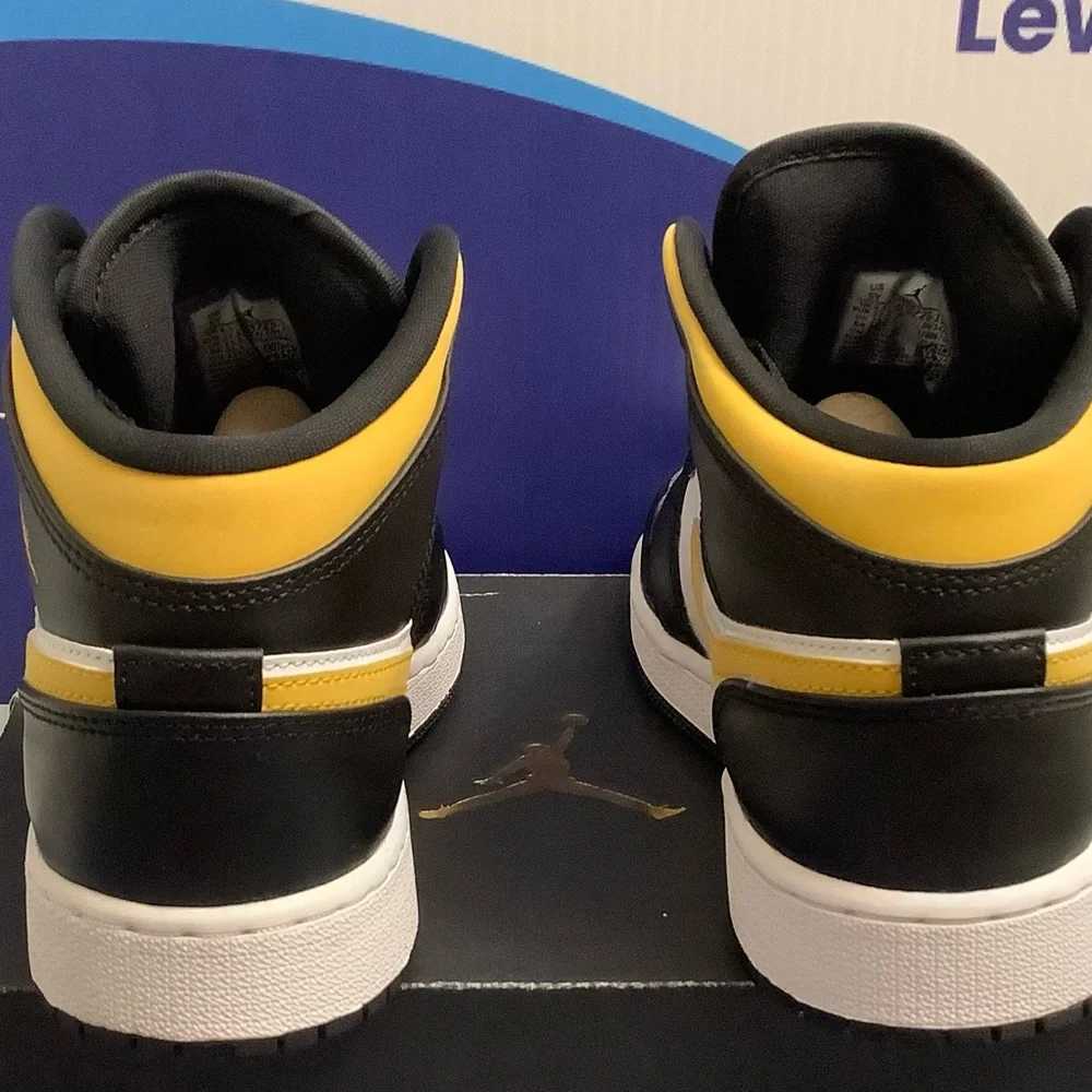 Air Jordan 1 Mid White Pollen Black Kids 5y - Picture 5 of 10